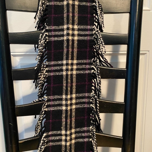 Burberry Black / purple/ white scarf with fringe. - Picture 8 of 10